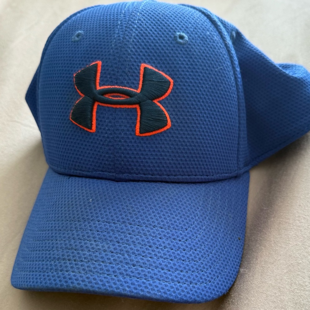 Blue fitted Under Armour logo hat